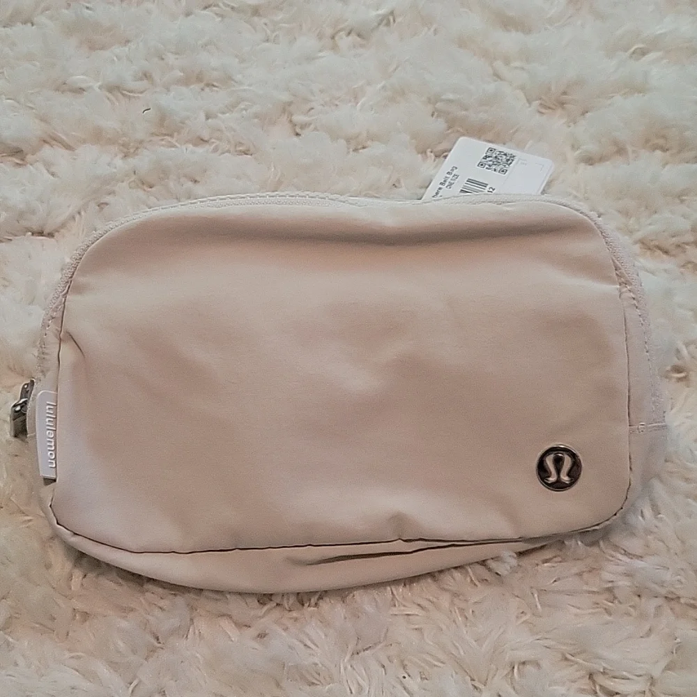 White opal Lululemon Athletica Everywhere Belt Bag NWT - Picture 4 of 8